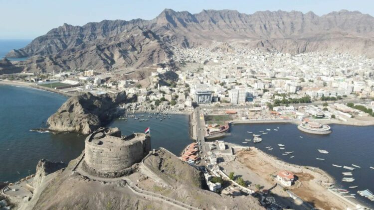 اليمن : وصول فريق سعودي-إماراتي إلى عدن لتهدئة التوتر وعودة قوات الانتقالي إلى مواقعها السابقة 1 اليمن : وصول فريق سعودي-إماراتي إلى عدن لتهدئة التوتر وعودة قوات الانتقالي إلى مواقعها السابقة 2025