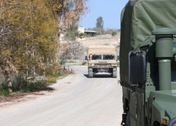 حادثة يانوح تُسلط الضوء على هشاشة الهدنة: الجيش اللبناني يفتش مبنى بعد إنذار إسرائيلي بغياب أسلحة 3 حادثة يانوح تُسلط الضوء على هشاشة الهدنة: الجيش اللبناني يفتش مبنى بعد إنذار إسرائيلي بغياب أسلحة 2025