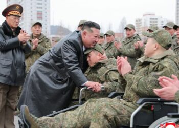 كوريا الشمالية: كيم جونغ أون يثني على جنوده بعد مهمة تطهير الألغام في روسيا 9 كوريا الشمالية: كيم جونغ أون يثني على جنوده بعد مهمة تطهير الألغام في روسيا 2025