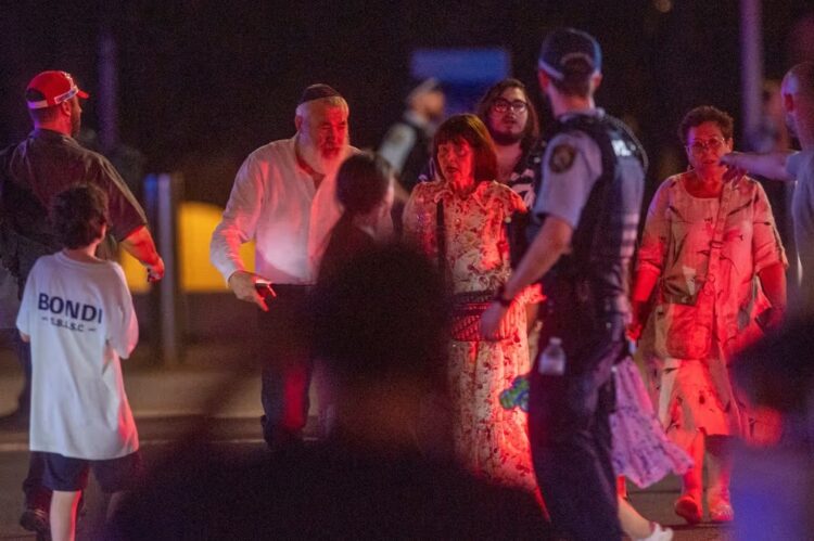 رئيس جهاز الأمن الأسترالي: نحقق في دوافع مهاجمي بوندي 1 رئيس جهاز الأمن الأسترالي: نحقق في دوافع مهاجمي بوندي 2025