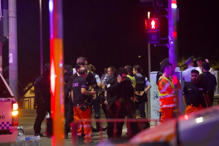 إسرائيل تتهم إيران وراء الهجوم على يهود سيدني.. يفتح ملف النشاط الإيراني ضد أهداف يهودية حول العالم 1 إسرائيل تتهم إيران وراء الهجوم على يهود سيدني.. يفتح ملف النشاط الإيراني ضد أهداف يهودية حول العالم 2025