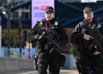 بريطانيا ترفع حالة التأهب: الشرطة تكثف الدوريات في الأحياء اليهودية بلندن عقب هجوم سيدني 4 بريطانيا ترفع حالة التأهب: الشرطة تكثف الدوريات في الأحياء اليهودية بلندن عقب هجوم سيدني 2025