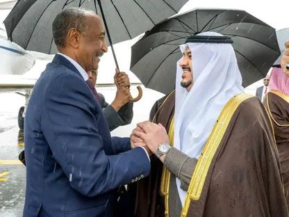 البرهان يصل الرياض في زيارة رسمية وسط جهود سعودية وأميركية لوقف الحرب في السودان 1 البرهان يصل الرياض في زيارة رسمية وسط جهود سعودية وأميركية لوقف الحرب في السودان 2025