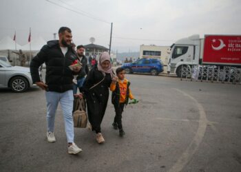 تركيا تنهي عمليًا نظام الحماية المؤقتة وتفرض مسارًا جديدًا لإقامة السوريين 2 تركيا تنهي عمليًا نظام الحماية المؤقتة وتفرض مسارًا جديدًا لإقامة السوريين 2025