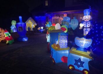 بعد هجوم سيدني.. إطلاق 20 رصاصة على منزل عائلة يهودية في كاليفورنيا "فيديو" 3 بعد هجوم سيدني.. إطلاق 20 رصاصة على منزل عائلة يهودية في كاليفورنيا "فيديو" 2025