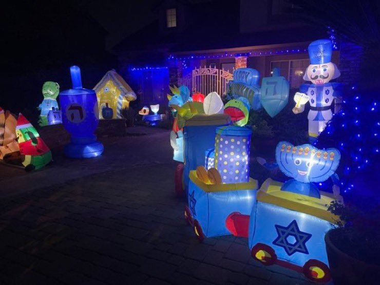 بعد هجوم سيدني.. إطلاق 20 رصاصة على منزل عائلة يهودية في كاليفورنيا "فيديو" 1 بعد هجوم سيدني.. إطلاق 20 رصاصة على منزل عائلة يهودية في كاليفورنيا "فيديو" 2025