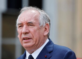 رئيس الوزراء الفرنسي السابق فرانسوا بايرو يُنقل للمستشفى بعد تدهور حالته بسبب الإنفلونزا 2 رئيس الوزراء الفرنسي السابق فرانسوا بايرو يُنقل للمستشفى بعد تدهور حالته بسبب الإنفلونزا 2025