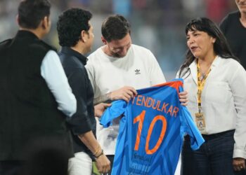 لحظة ذهبية في مومباي: ميسي يلتقي ساشين تندولكار وتشيتري ويشعل حماسة الجماهير 3 لحظة ذهبية في مومباي: ميسي يلتقي ساشين تندولكار وتشيتري ويشعل حماسة الجماهير 2025