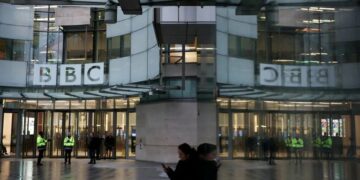ترامب يقاضي شبكة BBC بتهمة التشهير بسبب تعديل خطابه حول هجوم 6 يناير 2025