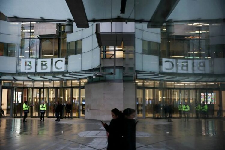 ترامب يقاضي شبكة BBC بتهمة التشهير بسبب تعديل خطابه حول هجوم 6 يناير 1 ترامب يقاضي شبكة BBC بتهمة التشهير بسبب تعديل خطابه حول هجوم 6 يناير 2025