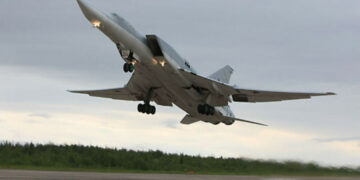 قاذفات روسية تحلق فوق البحر الأسود والجيش يتقدم في خاركيف وزابوريزهيا 2025