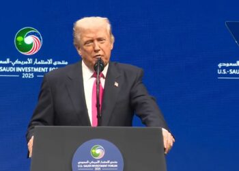 ترامب: “العجز التجاري لأمريكا انخفض إلى النصف، ولم يكن أحد يتوقع ذلك سوى أنا” 2025