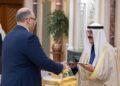 الشيخ مشعل الأحمد يتسلم أوراق اعتماد السفير المصري الجديد لدى الكويت محمد جابر أبو الوفا 2025
