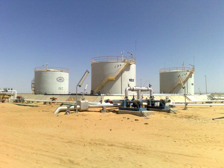 مصر تعتمد اتفاقية استكشاف واستثمار الهيدروكربونات في الصحراء الغربية لتعزيز الإنتاج وخفض واردات الطاقة 1 مصر تعتمد اتفاقية استكشاف واستثمار الهيدروكربونات في الصحراء الغربية لتعزيز الإنتاج وخفض واردات الطاقة 2025