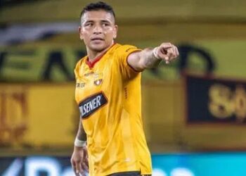 صدمة في ملاعب الإكوادور: مقتل"ماريو بينيدا" مدافع برشلونة غواياكيل في هجوم مسلح 2 صدمة في ملاعب الإكوادور: مقتل"ماريو بينيدا" مدافع برشلونة غواياكيل في هجوم مسلح 2025