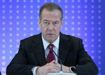 مدفيديف يهاجم قمة الاتحاد الأوروبي ويصفها بـ “قمة اللصوص” ويكشف خبايا النزاعات الأوروبية–الأمريكية 2025