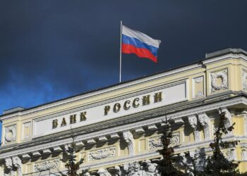 بعد 7 أشهر من "المستويات القياسية".. البنك المركزي الروسي يخفض الفائدة إلى 16% 2025