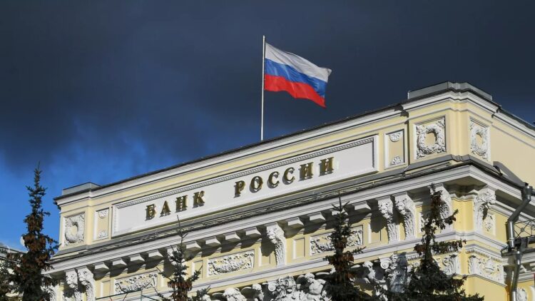 بعد 7 أشهر من "المستويات القياسية".. البنك المركزي الروسي يخفض الفائدة إلى 16% 2025