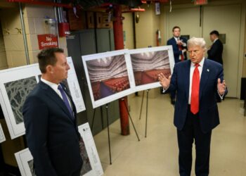 لافتة جديدة تشعل خلافاً في واشنطن !ترامب يحول مركز كينيدي إلى مركز ترامب - كيندى Trump-Kennedy Center! 2025