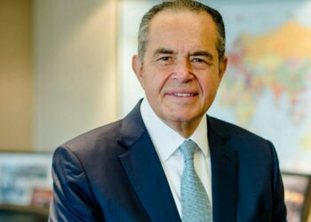 الملياردير محمد منصور يغادر لندن وينقل مقر إقامته إلى مصر.. وداعاً لـ "مملكة الضرائب" 2025