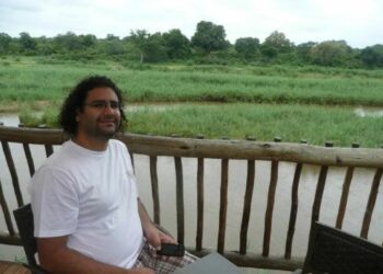 مصر ترفع اسم الناشط السياسى الشهير علاء عبدالفتاح من قائمة الممنوعين من السفر بعد معاناة من الاعتقال والسجن 2025