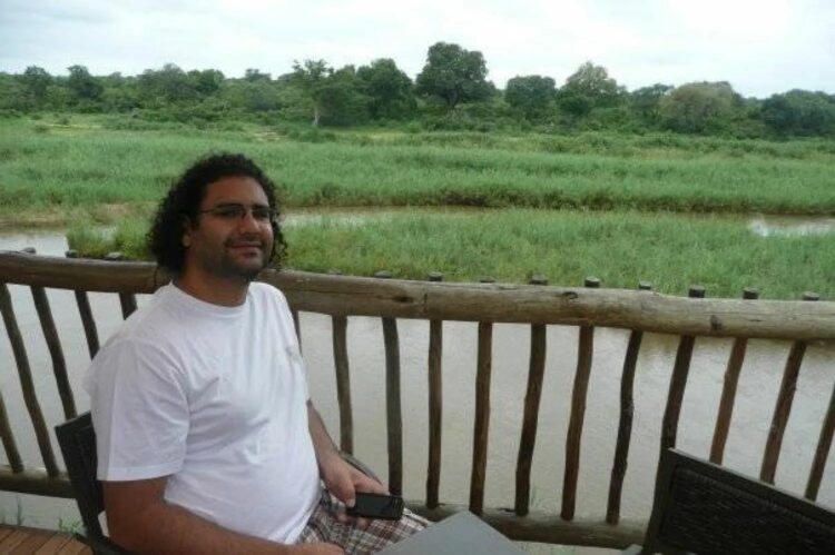 مصر ترفع اسم الناشط السياسى الشهير علاء عبدالفتاح من قائمة الممنوعين من السفر بعد معاناة من الاعتقال والسجن 2025