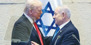 نتنياهو يطير إلى فلوريدا للقاء ترامب بملف استخباراتي "خطر" وبنك اهداف عن إيران 2025