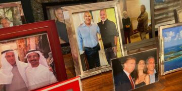 ألعاب جنسية وأسلحة وأسماء ثقيلة.. ما الذي أخفته "الرقابة السوداء" في ملفات إبستين؟ 2025