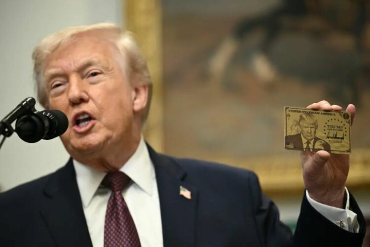 “البطاقة الذهبية”: ترامب يحوّل الهجرة إلى تجارة.. ويمنح التأشيرات للمغتربين والشركات مقابل الدولار – تعرف على التفاصيل 2025