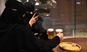 السعودية توسع نطاق شراء الكحول في الرياض قبيل احتفالات رأس السنة 2026 2025