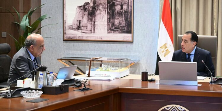 مصر والسعودية تستعدان لتشغيل المرحلة الأولى من الربط الكهربائي: تبادل 1500 ميغاواط قريبًا 2025