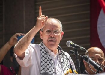 استقالة "رجل تونس القوي".. هل ينهار آخر حصون المجتمع المدني برحيل الطبوبي عن اتحاد الشغل؟ 2025