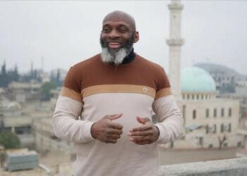 بعد انتقاده لـ الشرع وواشنطن.. اعتقال الصحفي الأمريكي بلال عبد الكريم يثير الجدل في شمال سوريا 2025