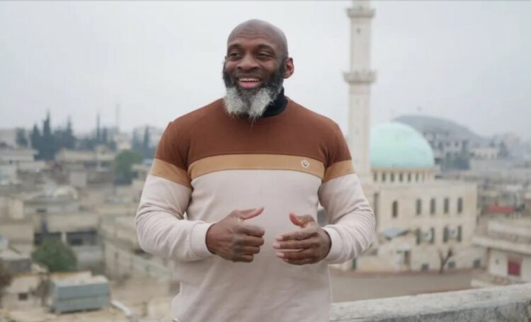 بعد انتقاده لـ الشرع وواشنطن.. اعتقال الصحفي الأمريكي بلال عبد الكريم يثير الجدل في شمال سوريا 2025