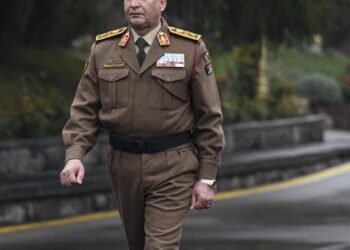 تضاريس وعرة وضباب كثيف.. فرق الإنقاذ تصارع الزمن للوصول لحطام طائرة الفريق الحداد في أنقرة 2025