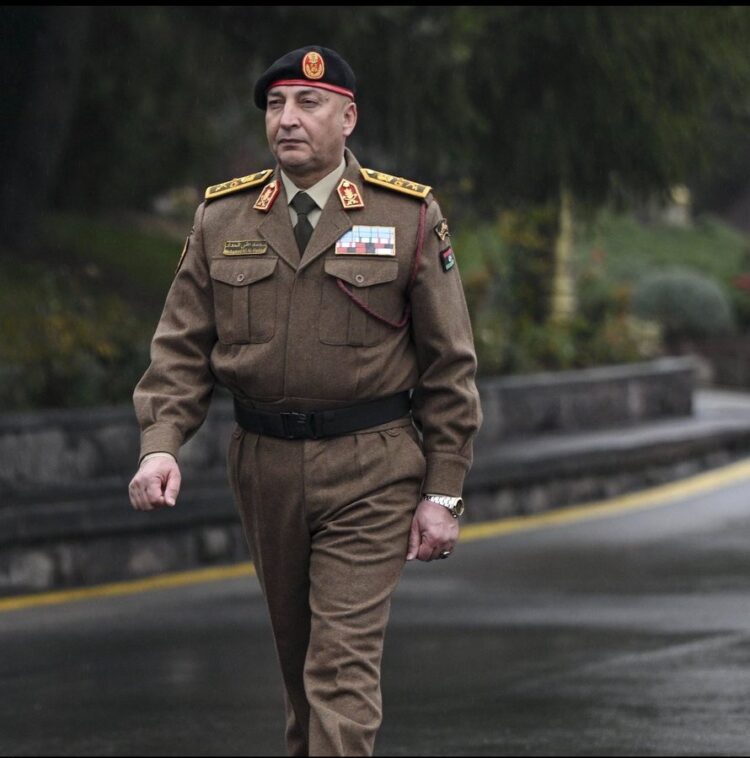 تضاريس وعرة وضباب كثيف.. فرق الإنقاذ تصارع الزمن للوصول لحطام طائرة الفريق الحداد في أنقرة 2025