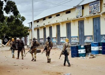 مقديشو تحت التهديد.. حركة الشباب تقطع طريق الإمداد الساحلي وتستولي على "جاباد غودان" 2025