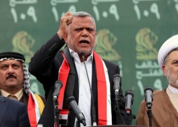 العامري يتحدى الضغوط الأمريكية: لا حل للحشد ولا نزع للسلاح 2025