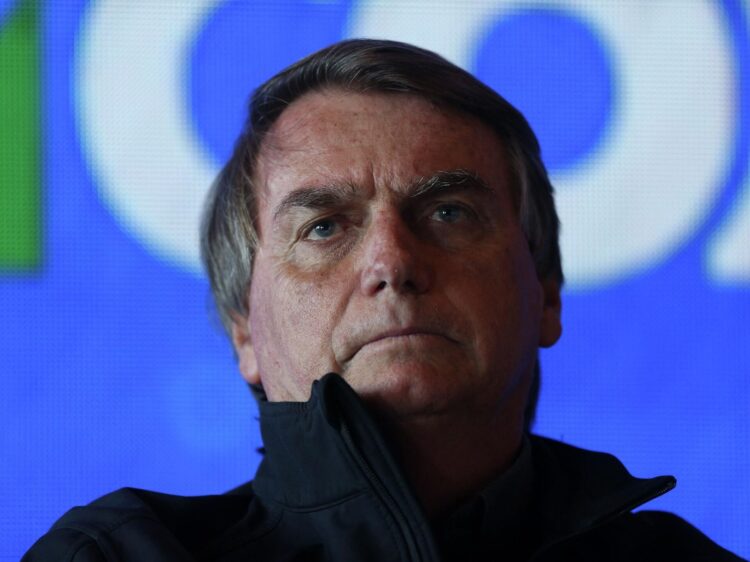 من خلف القضبان.. بولسونارو يعلن نجله "فلافيو" مرشحاً للرئاسة البرازيل لمواجهة لولا دا سيلفا في 2026 1 من خلف القضبان.. بولسونارو يعلن نجله "فلافيو" مرشحاً للرئاسة البرازيل لمواجهة لولا دا سيلفا في 2026 2025