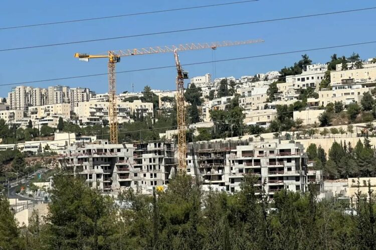 تصعيد دولي ضد إسرائيل: بيان مشترك من 14 دولة تدين التوسع الاستيطاني بالضفة وتتحذّر من انفجار الأوضاع 2025