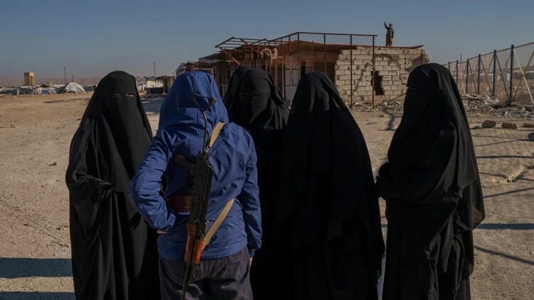 من مخيمات سوريا إلى محكمة باريس: السجن 10 سنوات لفرنسية أدينت بالانتماء لداعش 2025