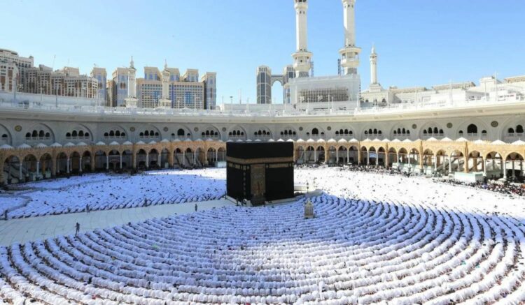 الهيئة العامة للحرمين تكشف أرقام الزوار والمعتمرين: أكثر من 68 مليون زائر ومعتمر خلال شهر: إقبال قياسي وخدمات متطورة لضيوف الرحمن 2025