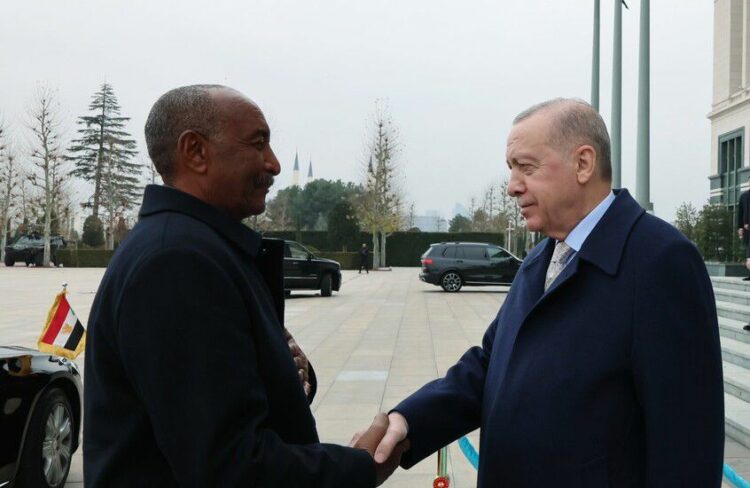 تحية استخباراتية و رسائل غير معلنة .. ماذا دار بين البرهان ورئيس استخبارات تركيا في أنقرة؟ 1 تحية استخباراتية و رسائل غير معلنة .. ماذا دار بين البرهان ورئيس استخبارات تركيا في أنقرة؟ 2025