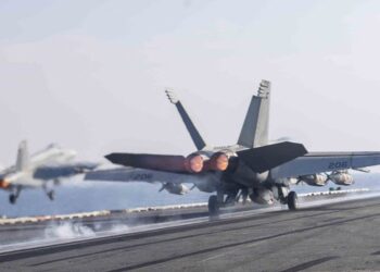 بين "انتهاك السيادة" و"سحق داعش".. غارات ترامب تفجر انقساما واسعا في نيجيريا 2025