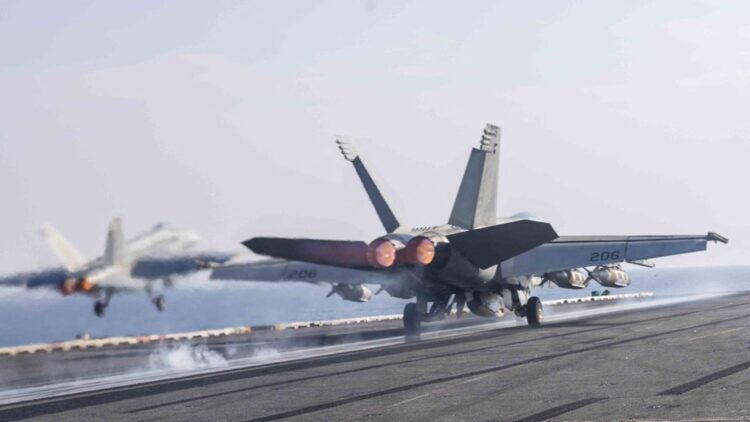 بين "انتهاك السيادة" و"سحق داعش".. غارات ترامب تفجر انقساما واسعا في نيجيريا 2025