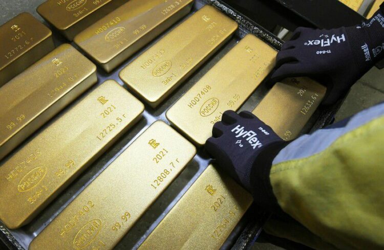 الذهب والفضة في أعلى مستوياتها: المستثمرون يبحثون عن الملاذ الآمن 2025