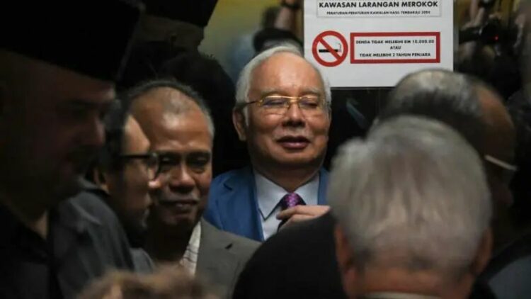 إدانةرئيس وزراء ماليزيا السابق نجيب عبد الرزاق بتهم فساد وغسل أموال في أكبر فضيحة استثمار فى ماليزيا 2025