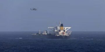 واشنطن تستعد لاقتحام قسري لناقلة نفط إيرانية “بلا-1” بعد رفضها التوقف أمام خفر السواحل الأمريكي 2025