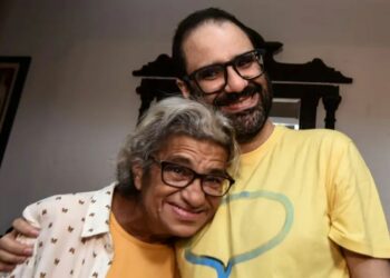 الناشط المصري علاء عبد الفتاح يصل لندن بعد الإفراج عنه بموجب عفو رئاسي 2025