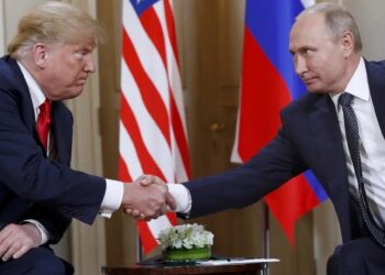 ترامب يُهاتف بوتين قبيل لقاء زيلينسكي: "مكالمة مثمرة" تسبق قمة فلوريدا 2025